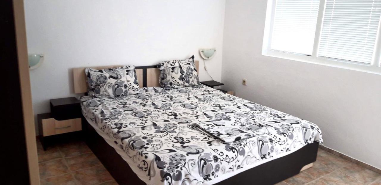 Family House Primorsko Apartment ภายนอก รูปภาพ